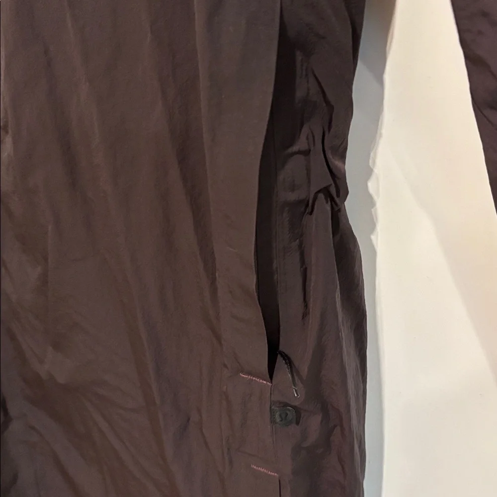 Lululemon Lab Moraine Coat in Maroon Brown. Size L - Picture 7 of 16